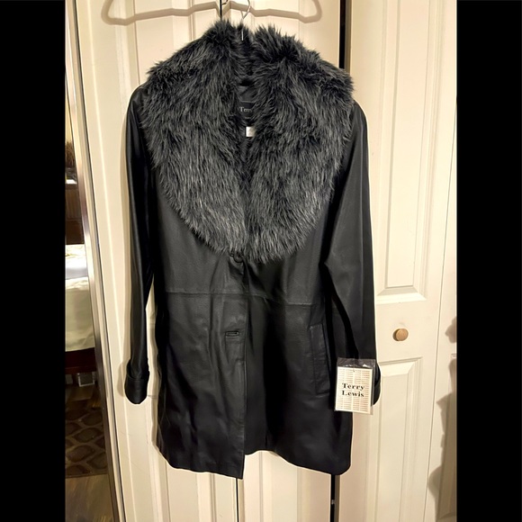 Terry Lewis Classic Luxuries Jackets & Blazers - Terry Lewis Removable Faux Fur Collar Leather Coat